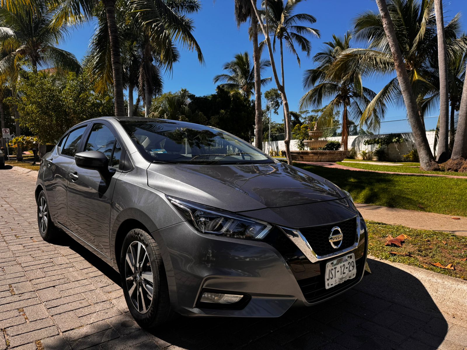 Nissan Versa Sedán estándar